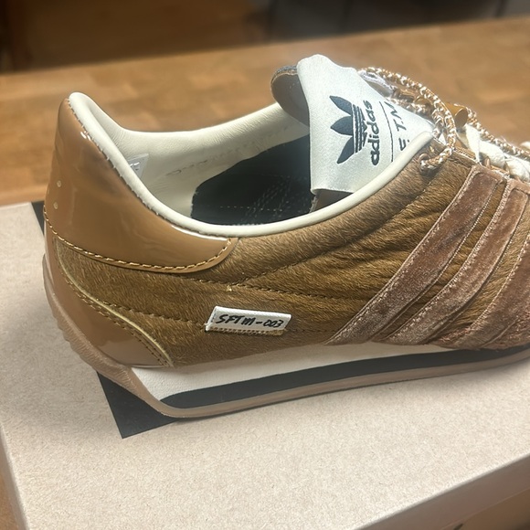 Exclusive Adidas X Song for the Mute Collab Men’s 6 fits Women’s 7.5/8 - Picture 4 of 5